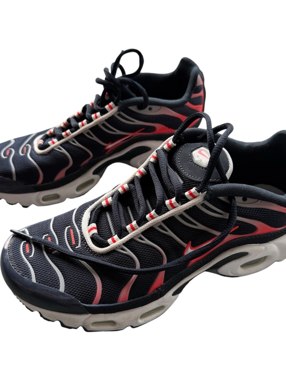 Nike Black and Pink Wave-Detail Running Sneakers